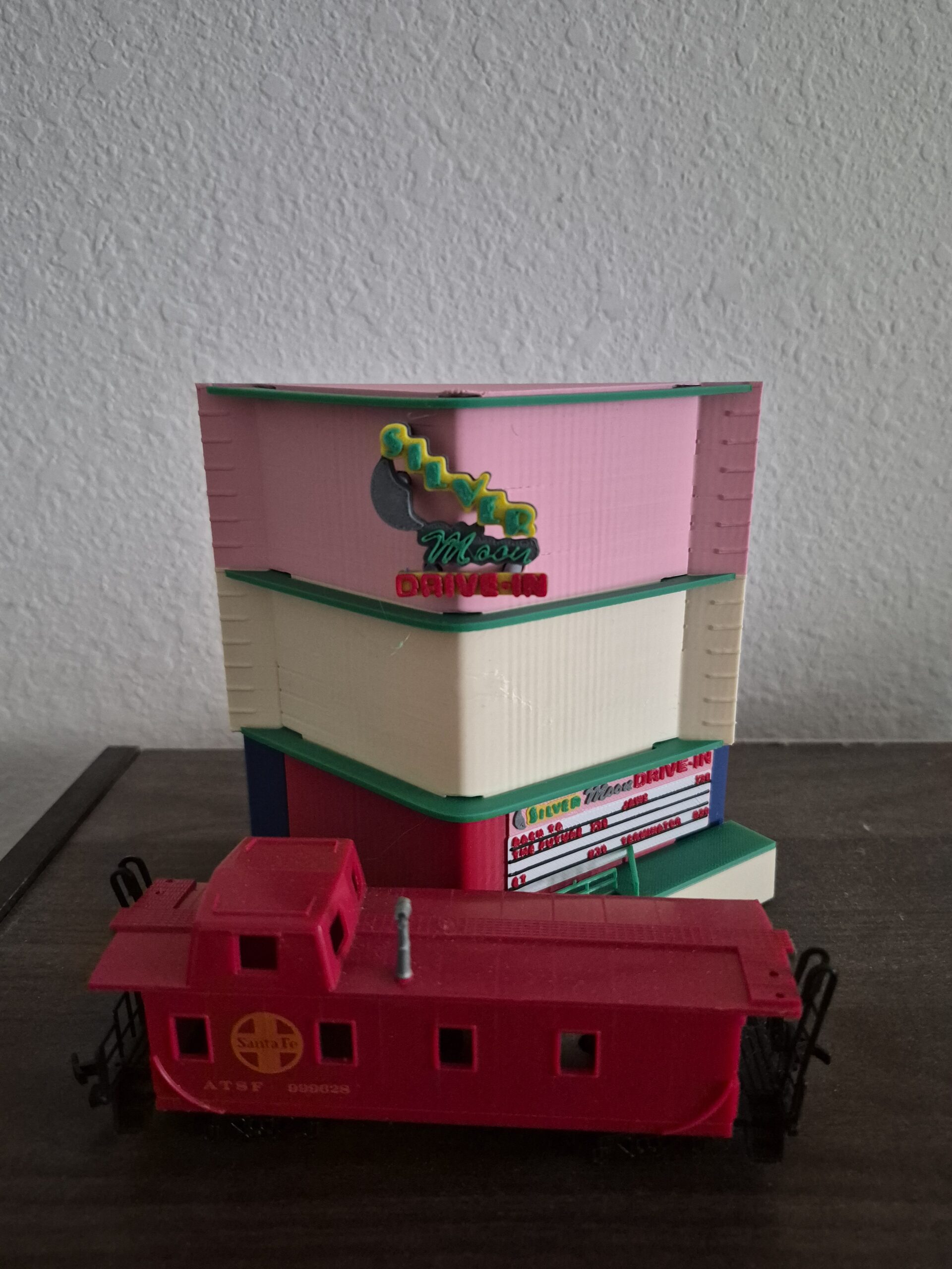 Silvermoon Drive-In Model for Display, Model Train Set or Diorama - Image 4